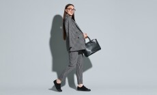 Beautiful,Woman,In,Stylish,Suit,And,Glasses,With,Bag,On