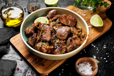 Fried,Chicken,Liver,With,Onions,And,Herbs.