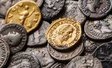 A,Treasure,Of,Roman,Gold,And,Silver,Coins.trajan,Decius.,Ad