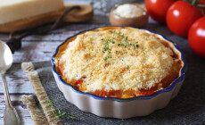 Tomato,Vegetable,Crumble,With,Aromatic,Herbs,And,Grated,Parmesan,Cheese