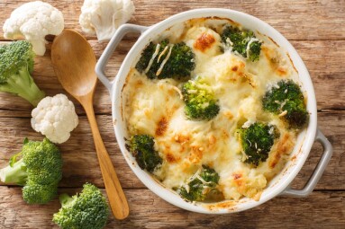 Casserole,Cauliflower,And,Broccoli,Baked,With,Cheese,Sauce,In,A