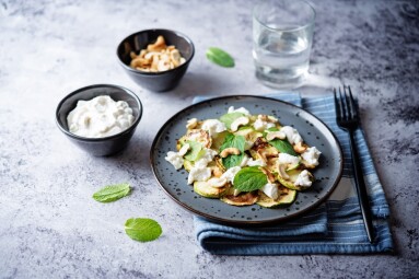 Zucchini,Ricotta,Cashew,Mint,Salad,In,A,Plate.,Toning.,Selective