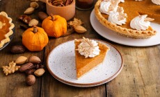 Traditional,Pumpkin,Pie,For,Thanksgiving,With,Whipped,Cream,And,Leaf