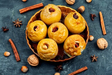 Baked,Autumn,Apples,With,Nuts,And,Raisins.,Seasonal,Food.