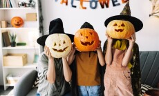 Family,In,Witch,Hats,And,Carved,Pumpkins,,Having,Fun,At