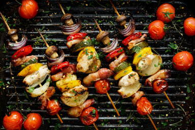 Grilled,Vegetable,And,Meat,Skewers,In,A,Herb,Marinade,On