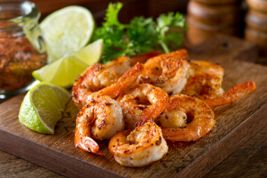 Delicious,Sauteed,Shrimp,With,Cajun,Seasoning,And,Lime,On,A