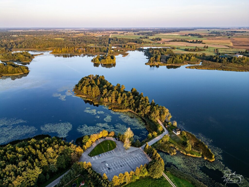 Arimaiciu ežeras-Velziu piliakalnis. Nuotr.aut. Sigita Mikutis