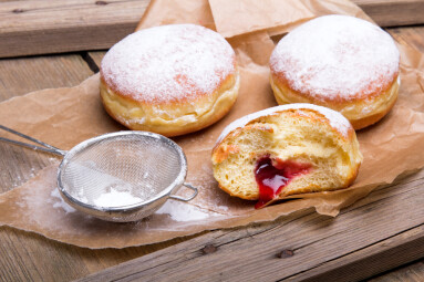 Traditional,Polish,Donuts,On,Wooden,Background.,Tasty,Doughnuts,With,Jam.