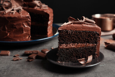 Plate,With,Slice,Of,Tasty,Homemade,Chocolate,Cake,On,Table