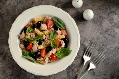 Salad,With,Canned,Tuna,,Pasta,,Cherry,Tomatoes,,Olives,,Parmesan,,Olive