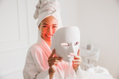 Beautiful,Young,Woman,Getting,A,Led,Light,Therapy,Mask,Treatment