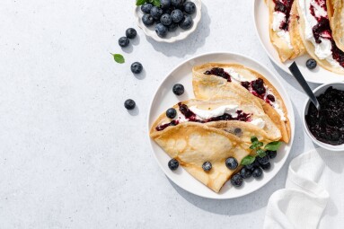 Crepes,With,Blueberry,Jam,,Ricotta,Cheese,And,Fresh,Berries.,Pancakes