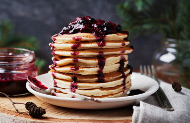 Stack,Of,American,Pancakes,Or,Fritters,With,Strawberry,And,Blueberry