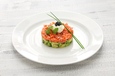 Salmon,Tartare,With,Avocado