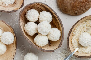 Homemade,Round,Candies,Made,Of,Coconut,And,White,Chocolate.,Preparation