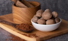 Nutmeg,Macro,In,A,Bowl.,Nutmeg,Powder.,Nutmeg,Spice,In