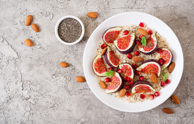 Delicious,And,Healthy,Oatmeal,With,Figs,,Almond,And,Chia,Seeds.