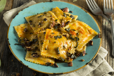 Homemade,Pumpkin,Ravioli,With,Butter,Sauce,And,Savory