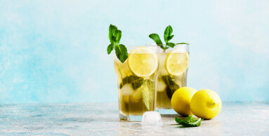 Iced,Green,Tea,With,Lemon,And,Fresh,Mint,.copy,Space