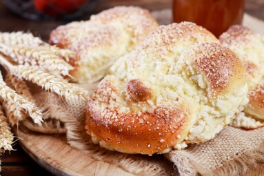 Sweet,Homemade,Buns,On,The,Table.