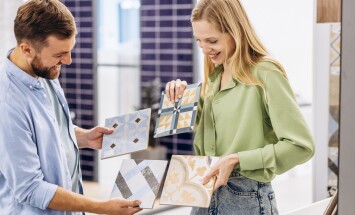 Young,Couple,At,The,Building,Market,Choosing,Tile
