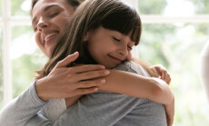 Cute,Little,Girl,Child,Embrace,Happy,Young,Mother,Show,Gratitude
