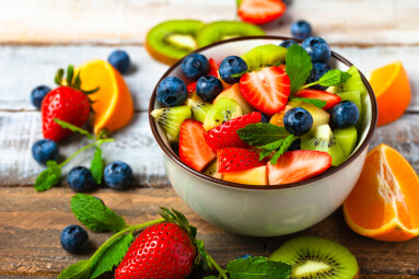 Concept,Of,Low,Calories,Delicious,Desserts.,Summer,Fresh,Bowl,With