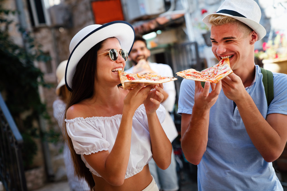 Happy,Traveling,Tourists,Friends,Having,Fun,,Eating,Pizza,On,Summer