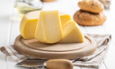 Block,Of,Hard,Cheese.,Sliced,Cheese,On,Cutting,Board.