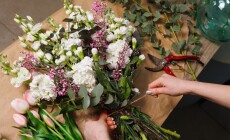 Female,Florist,Makes,A,Bouquet,In,A,Flower,Shop,,Spring