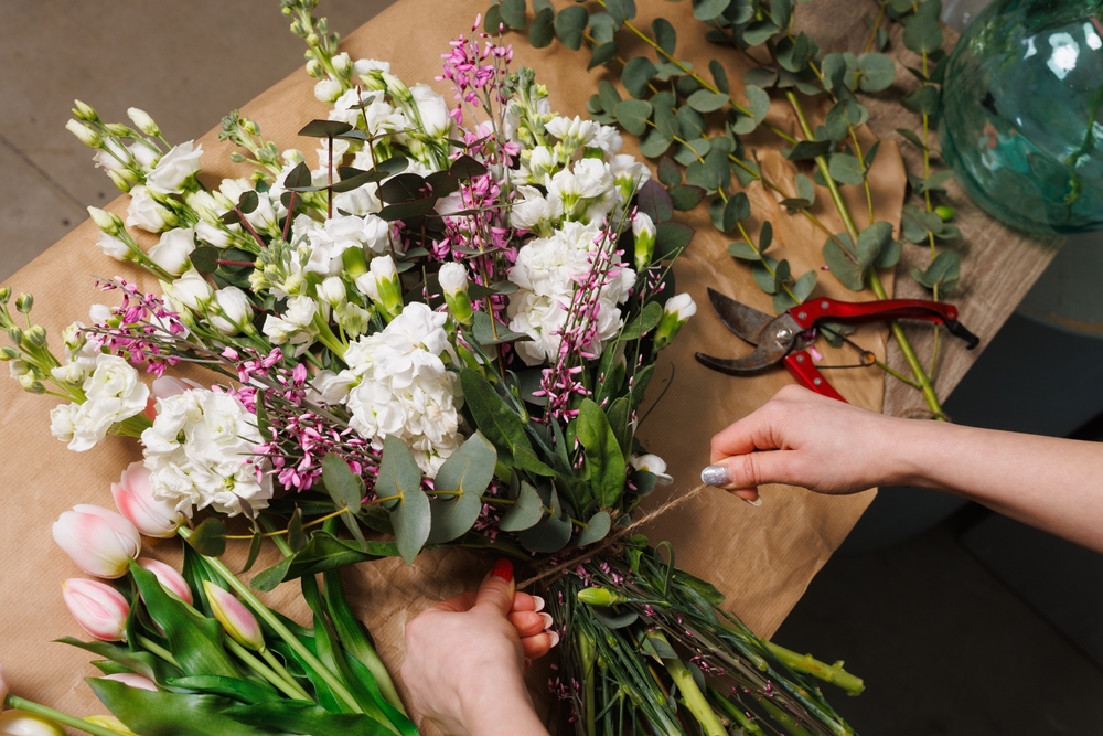 Female,Florist,Makes,A,Bouquet,In,A,Flower,Shop,,Spring