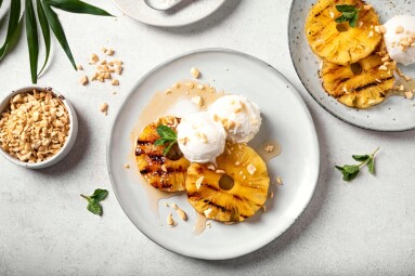Grilled,Pineapples,With,Rum,Honey,Glaze,,Coconut,Icecream,And,Grated
