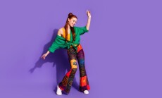 Full,Length,Photo,Of,Pretty,Positive,Girl,Wear,Print,Trousers