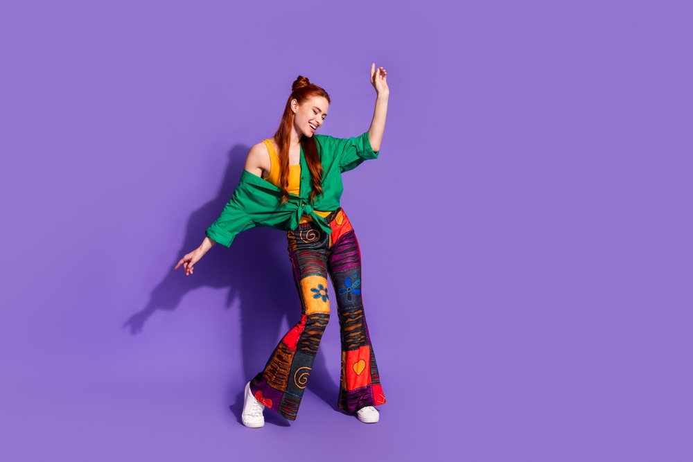 Full,Length,Photo,Of,Pretty,Positive,Girl,Wear,Print,Trousers