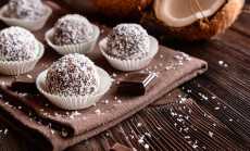 Truffles,-,Classic,No,Bake,Chocolate,Coconut,Balls