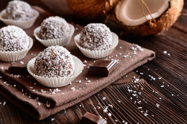 Truffles,-,Classic,No,Bake,Chocolate,Coconut,Balls