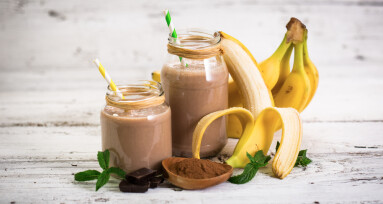 Banana,And,Chocolate,Smoothie,In,The,Glass,Jar
