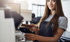 Portrait,Of,Young,Lady,Barista,Using,A,Coffee,Machine,To