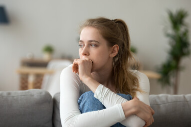 Head,Shot,Woman,Anxious,Worried,Woman,Sitting,On,Couch,At