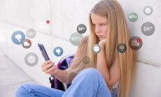 Sad,Girl,Viewing,Negative,Reactions,And,Comments,On,Social,Media,