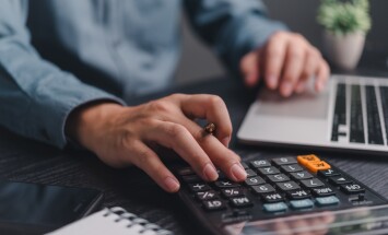 Businessman,Using,Calculator,Bookkeeping,Payroll,And,Budget,Tax.,Business,Document