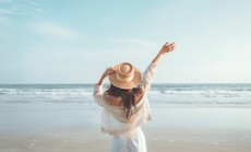 Summer,Beach,Vacation,Concept,,Happy,Young,Woman,With,Hat,Relaxing