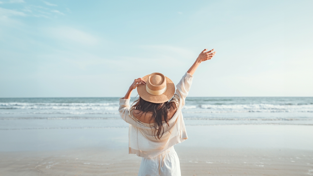 Summer,Beach,Vacation,Concept,,Happy,Young,Woman,With,Hat,Relaxing