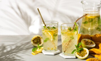 A,Refreshing,Summer,Drink,Or,Alcoholic,Cocktail,With,Passion,Fruit,
