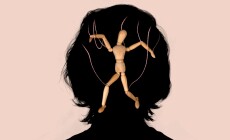 Wooden,Puppet,Doll,Marionette,In,The,Silhouette,Of,A,Human