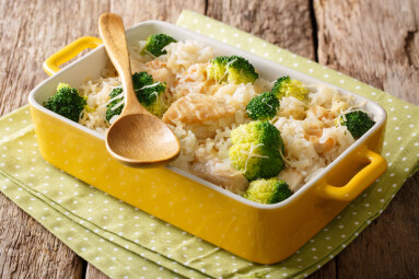 Healthy,Lunch:,Rice,With,Broccoli,,Chicken,,Garlic,And,Cheese,Close-up