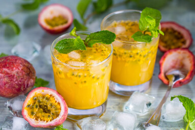 The,Passion,Fruit,Cocktail,With,Mint,And,Ice,Cubes,In
