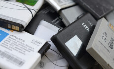 Bunch,Of,Old,Used,Mobile,Phone,Batteries.,Recycling,Electronics,Was