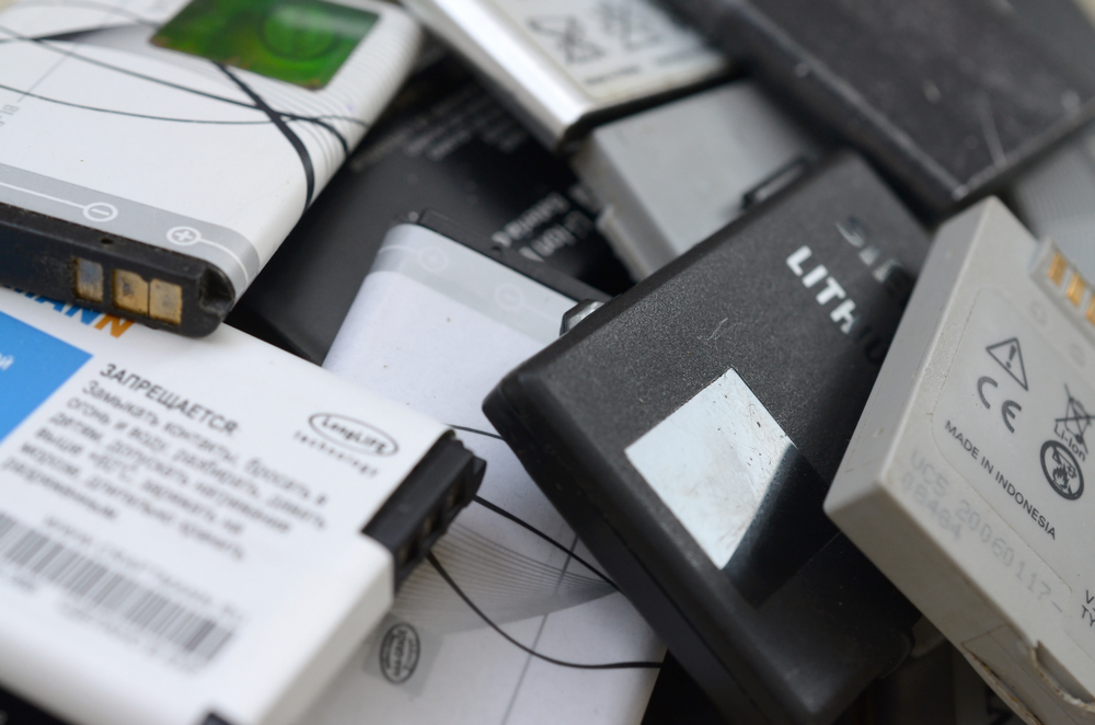 Bunch,Of,Old,Used,Mobile,Phone,Batteries.,Recycling,Electronics,Was
